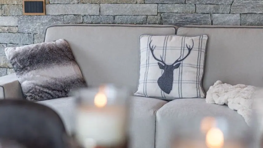 Kontakt, Chalet Pandora
